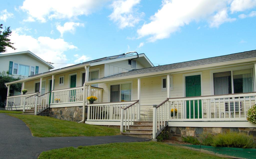 Inn On The Hill Lake George Exterior foto